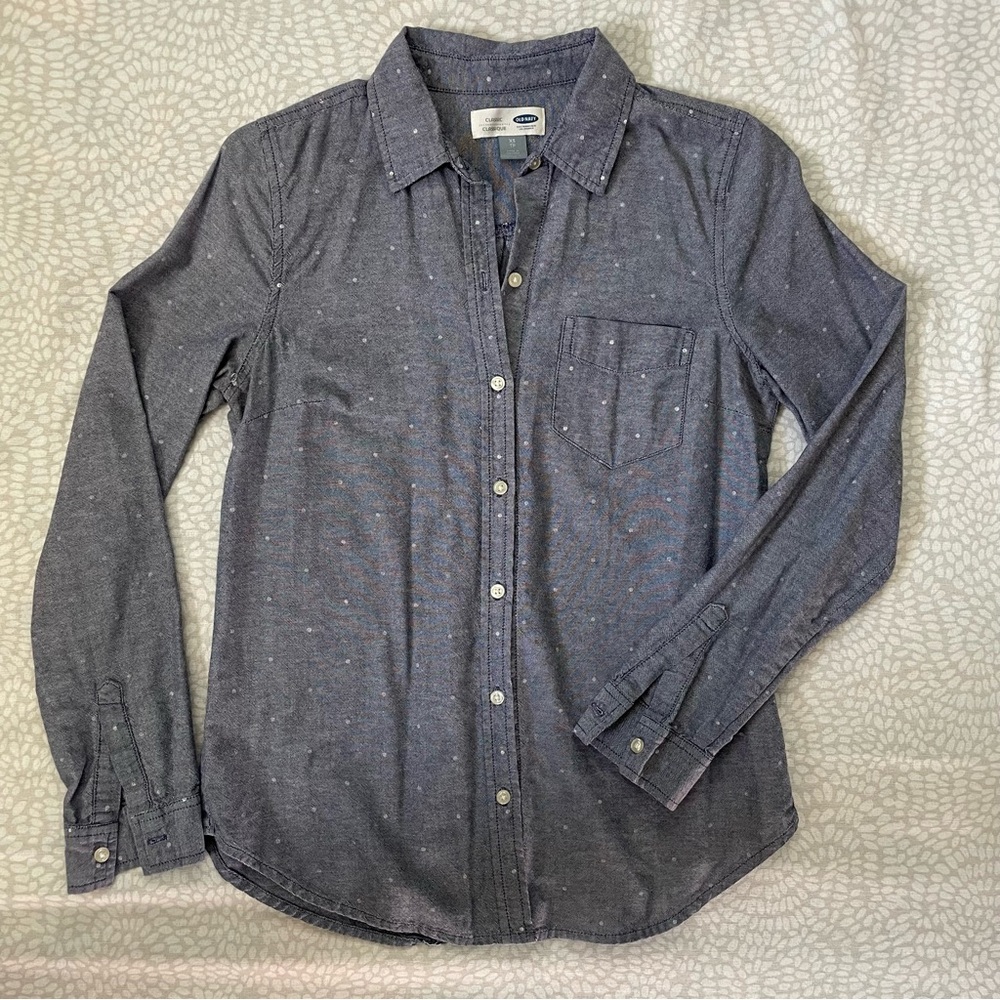 Old Navy Women’s polka dot button up shirt size XSmall